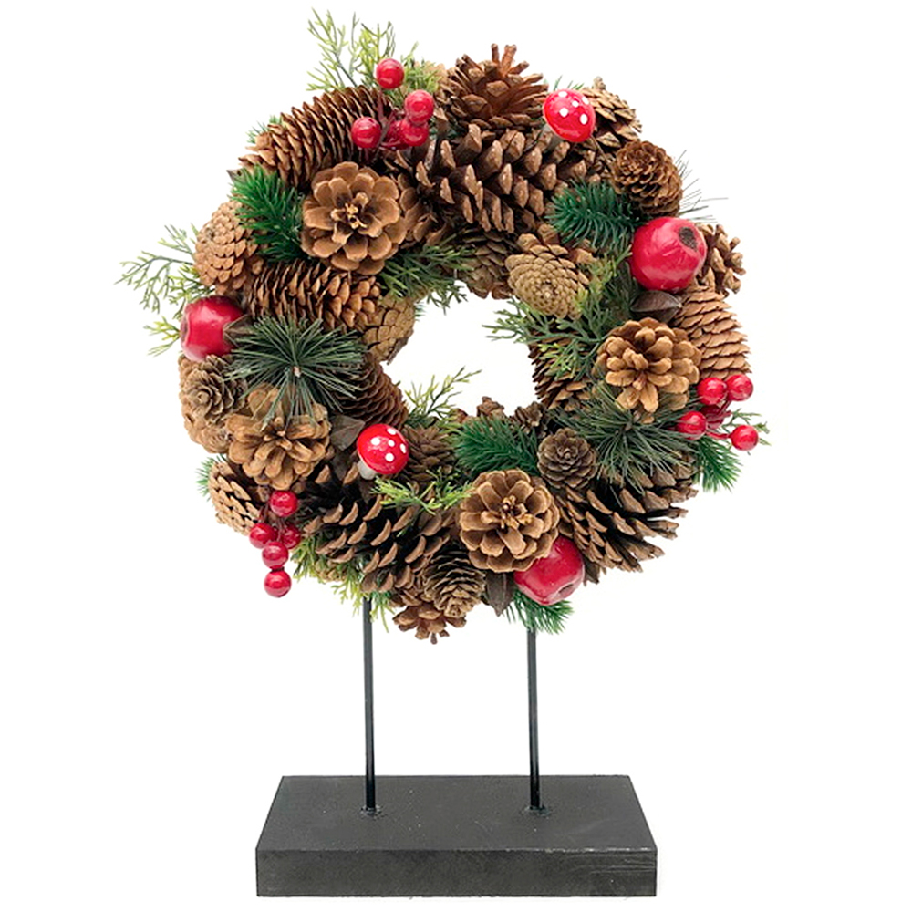 Casolaro Hotellerie Spa wreath raised Casolaro Hotellerie SpA