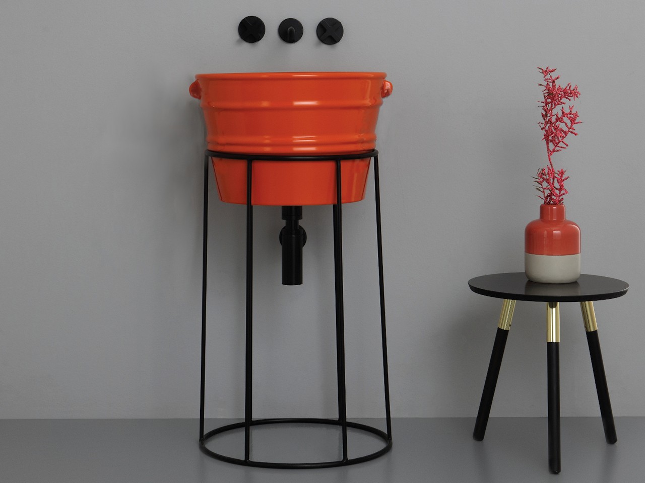 Mobile Bagno Bacile Midi Lavabo Arancio Lucido e Supporto Metallo Nero Opaco-76914