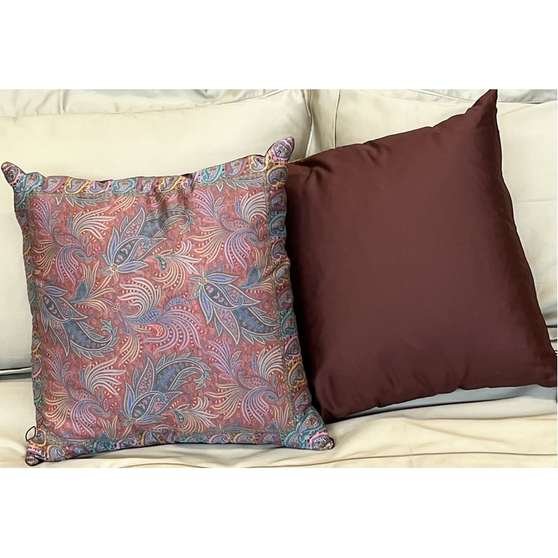 CUSCINO SEMPLICE 45X45 CM. 100% COTONE FANTASIA FONDO ROSSO ETRO