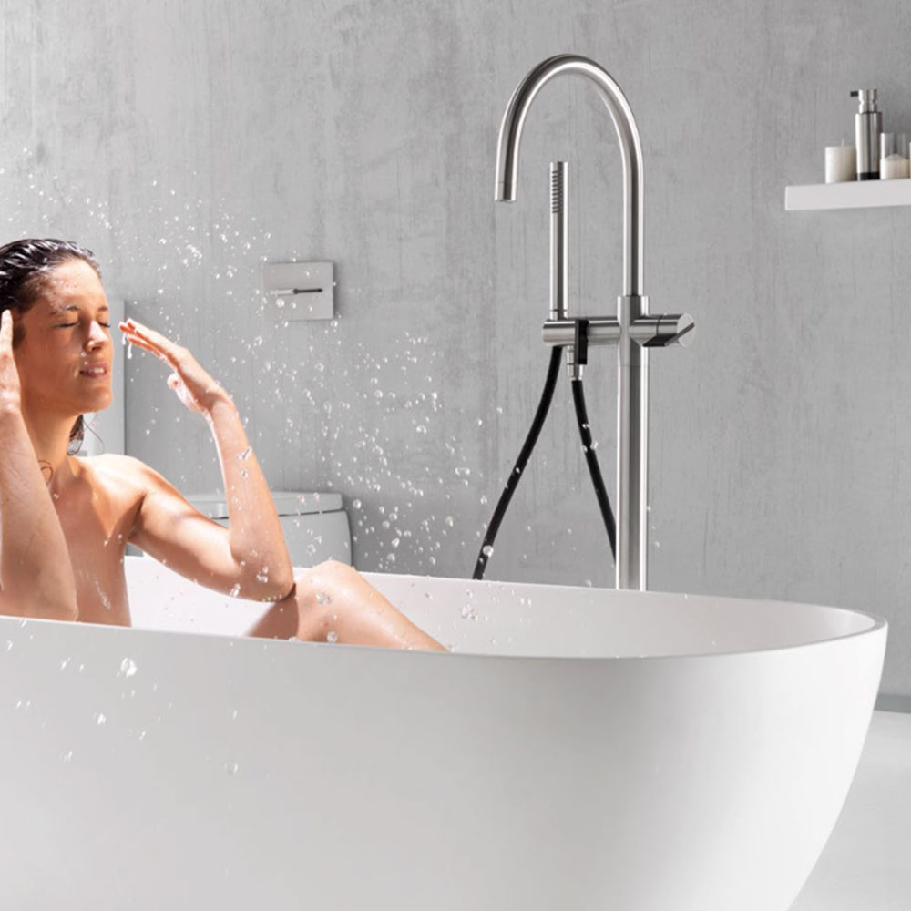 Miscelatore a colonna per vasca con doccino Insert Linki