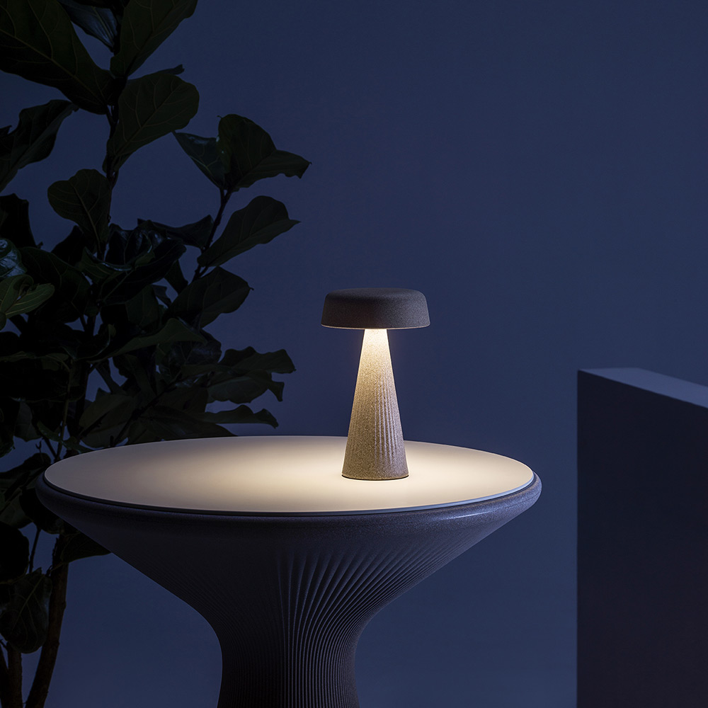 Lampada da tavolo Fade H.22 Table Lamp Metal Plust