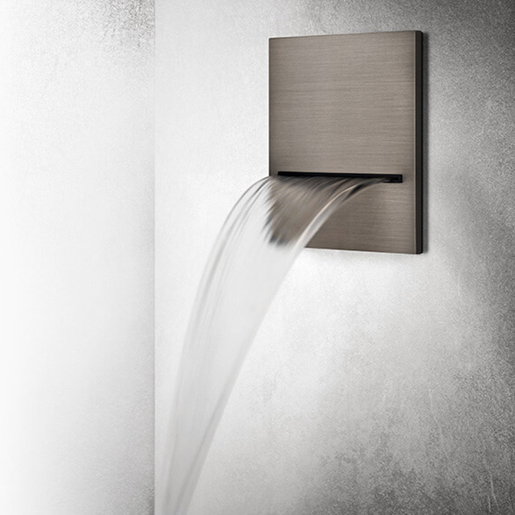 Bocca doccia a parete a cascata Gessi