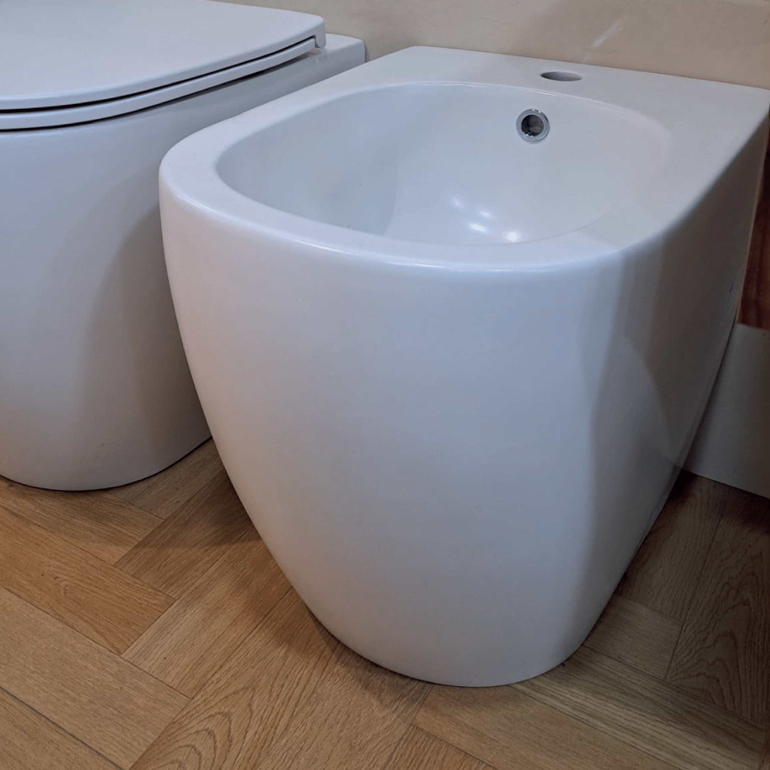 Bidet a Terra Nic Design "Pin" Bianco Opaco