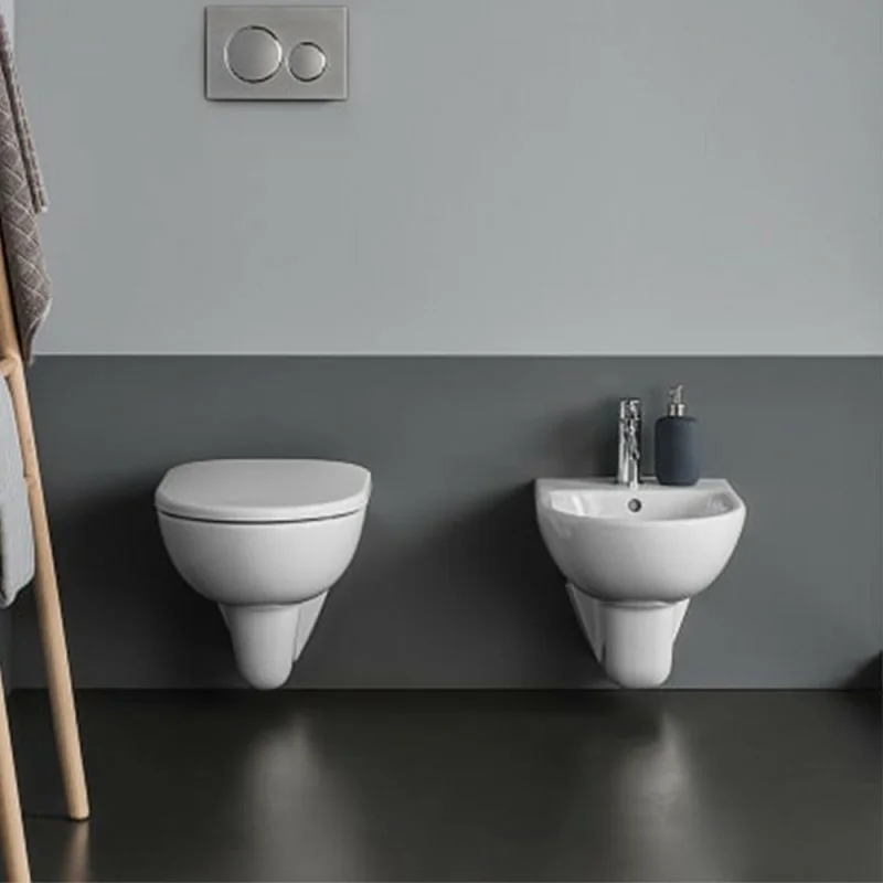 Sanitari sospesi Geberit con brida e copriwater originale Selnova