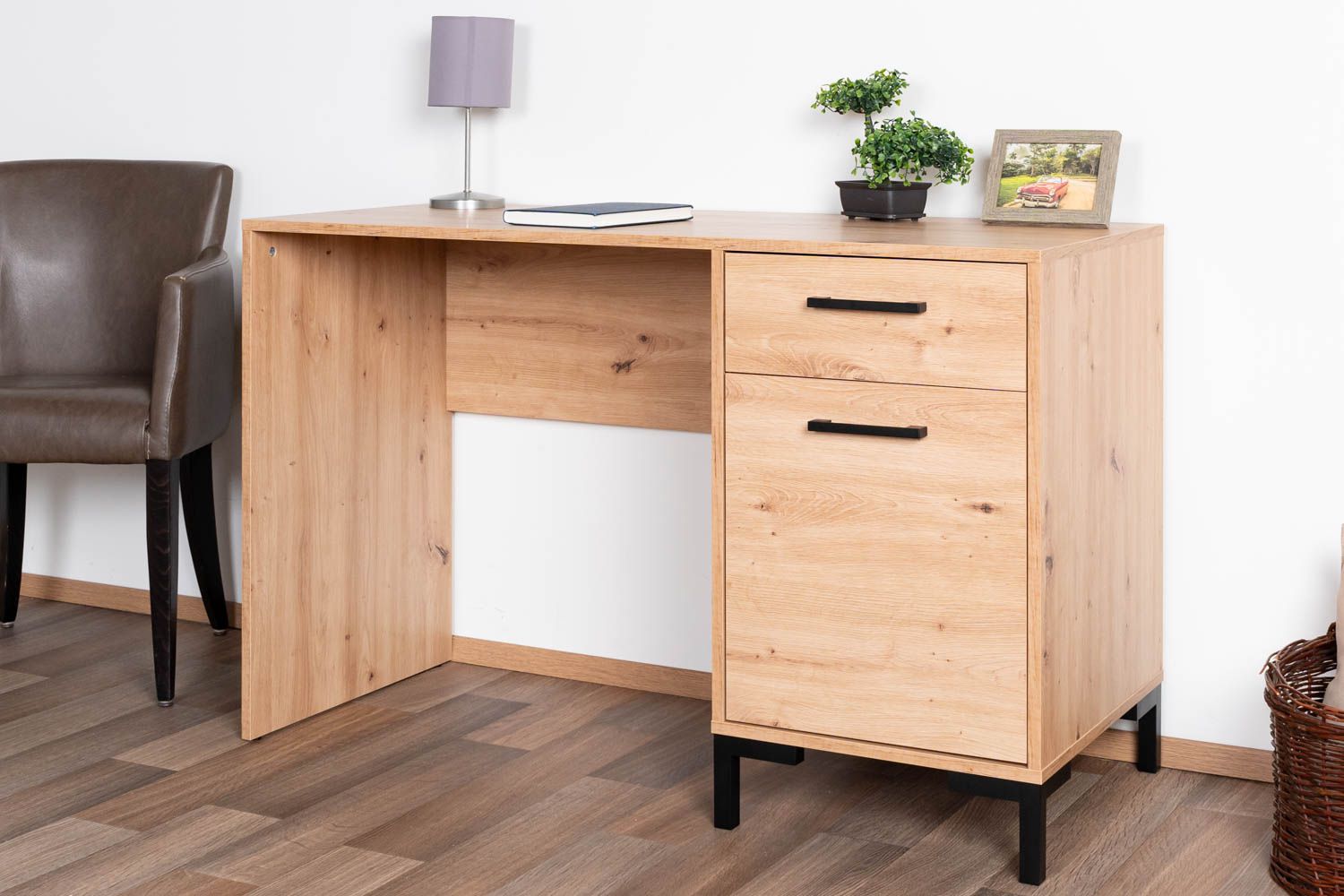 Scrivania Pandrup 23, rovere / nero - 75 x 120 x 51 cm (h x l x p), con 1 anta, 1 cassetto e 2 scomparti