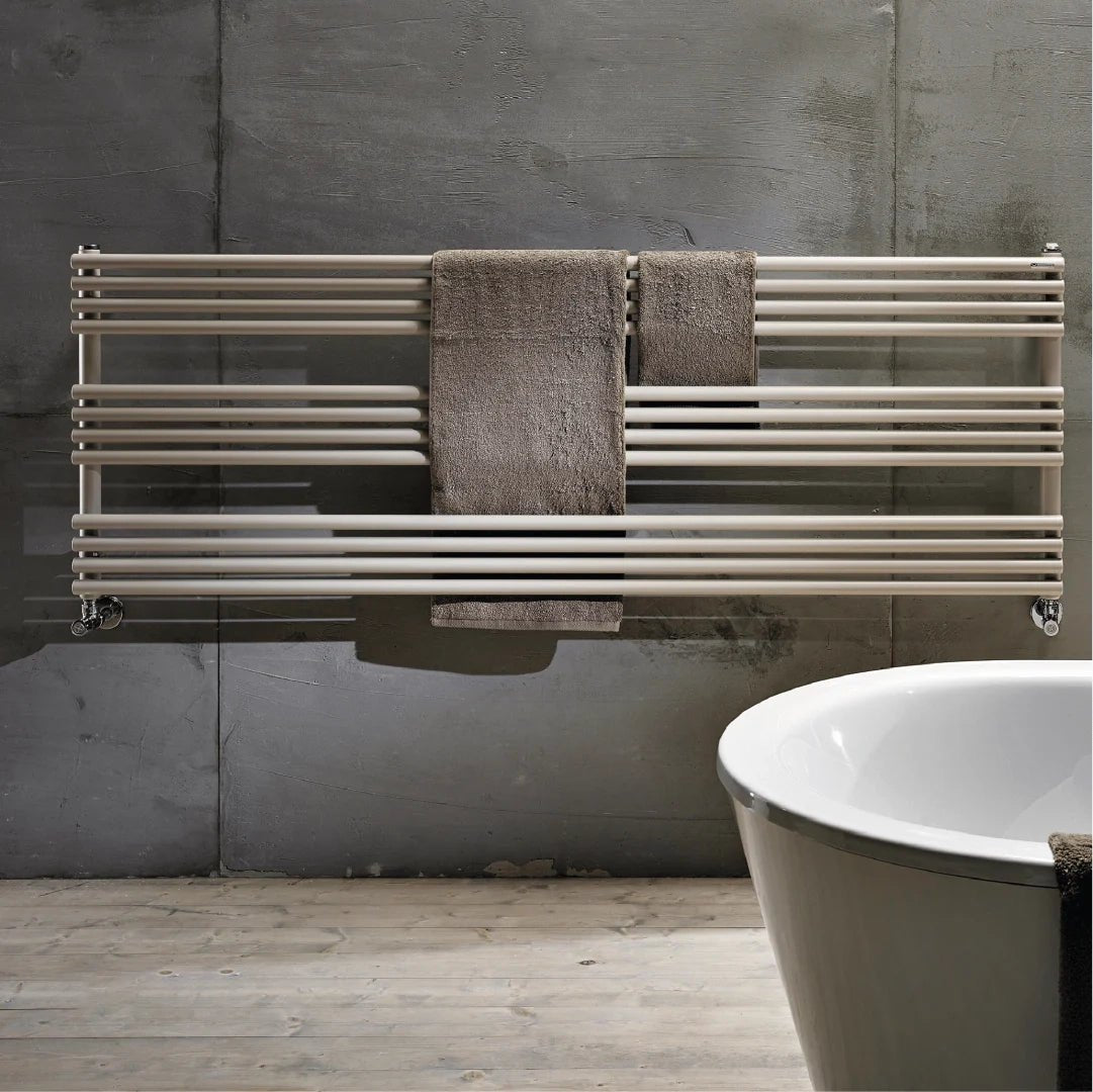 Termoarredo Bagno Orizzontale 140x58,4 Interasse 136 cm Antrax "Bdo 25"