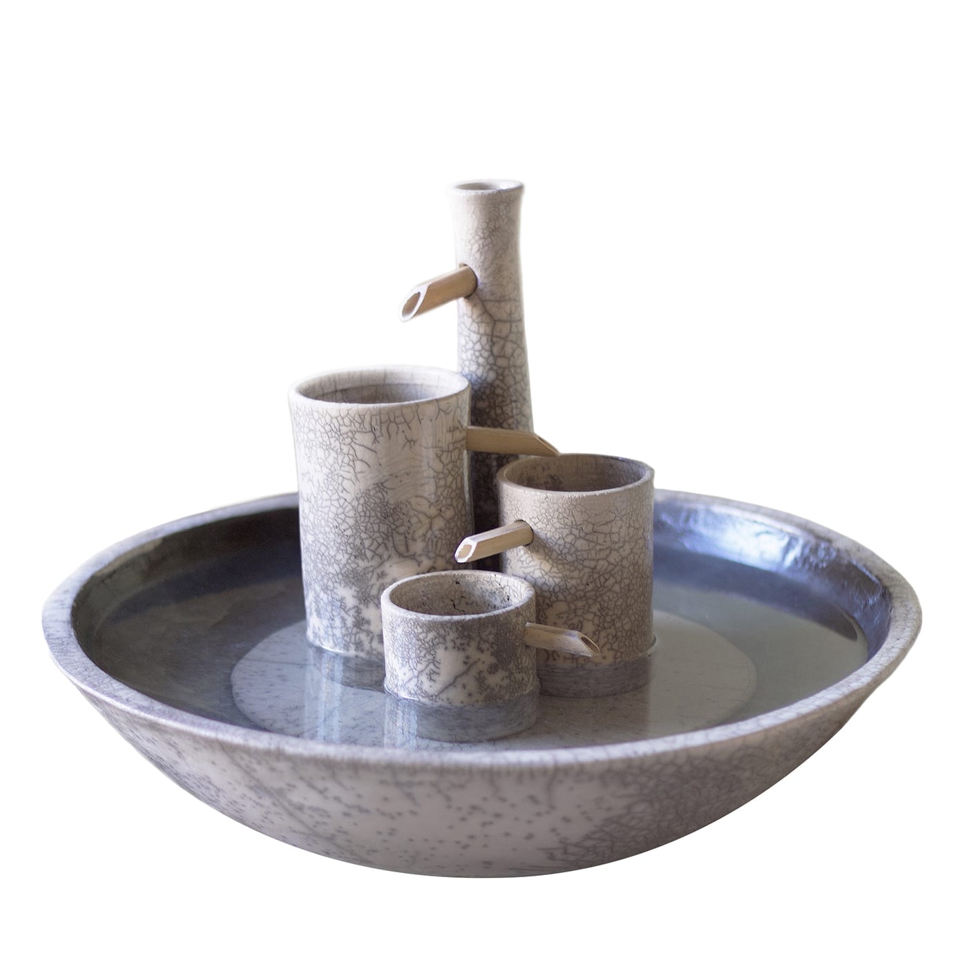 Fontana moderna Genesi circolare in ceramica bianca craquelé blu