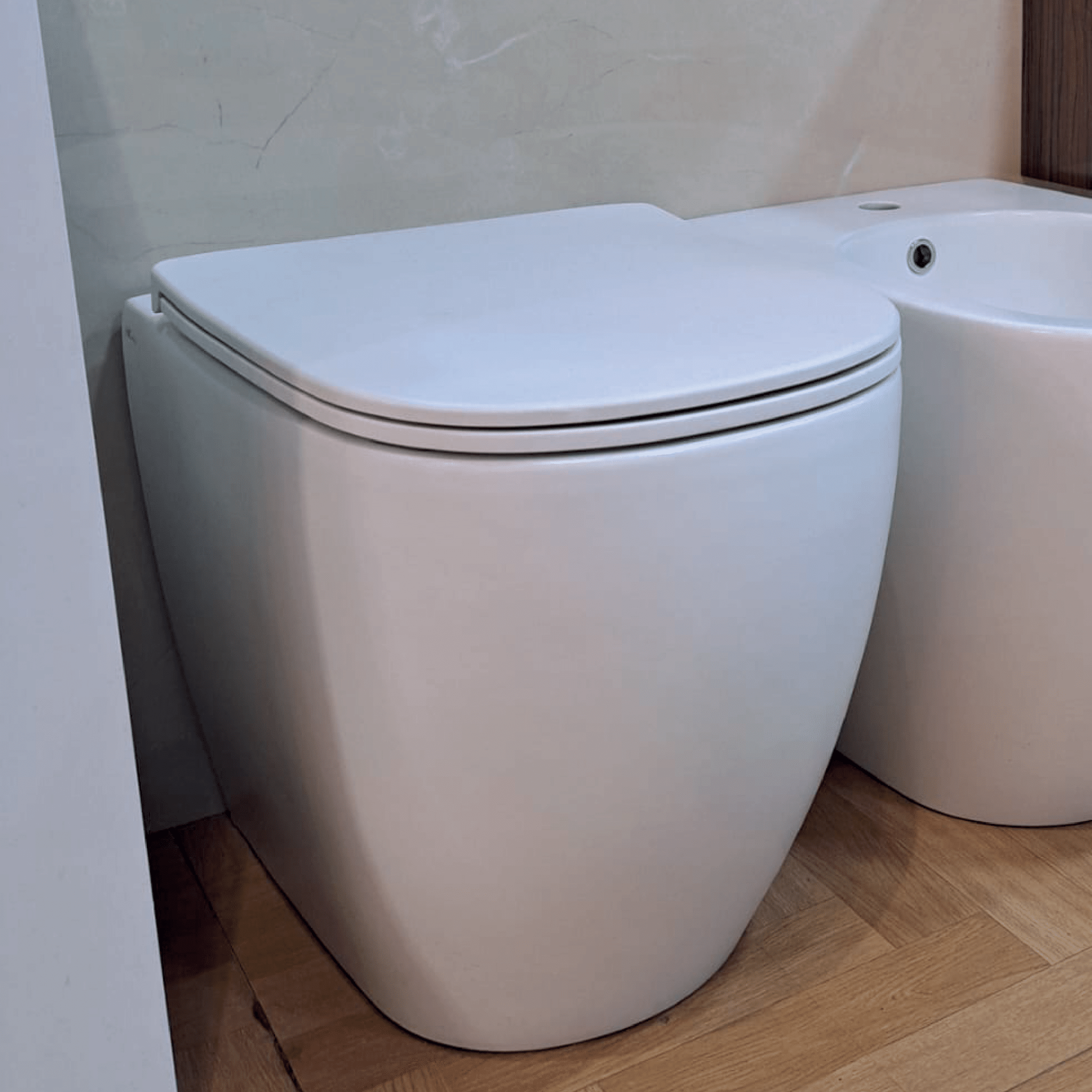 Wc a Terra Senza Brida Nic Design "Pin" Bianco Opaco